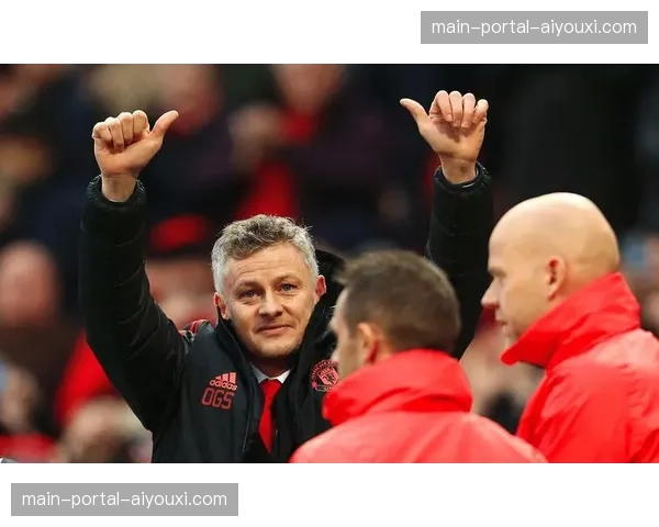 捷克铁人双前锋组合亮剑，伊尔汗确认双后腰阵型加强中场绞杀阻断对手推进节奏